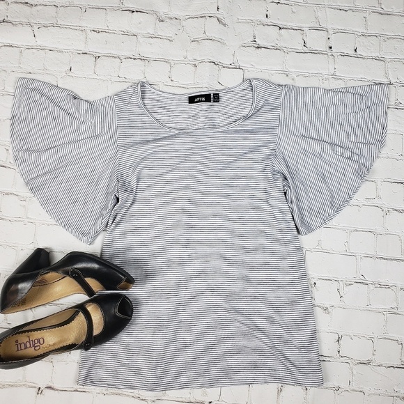 Black & White Striped Flowy Short Sleeve Top - Picture 2 of 9